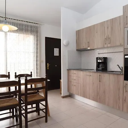 50-iv Ducat Apartment