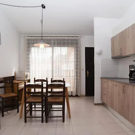 50-iv Ducat Apartment *