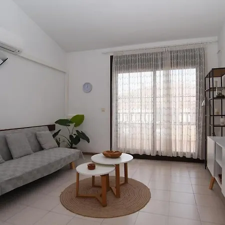 50-iv Ducat Apartment *